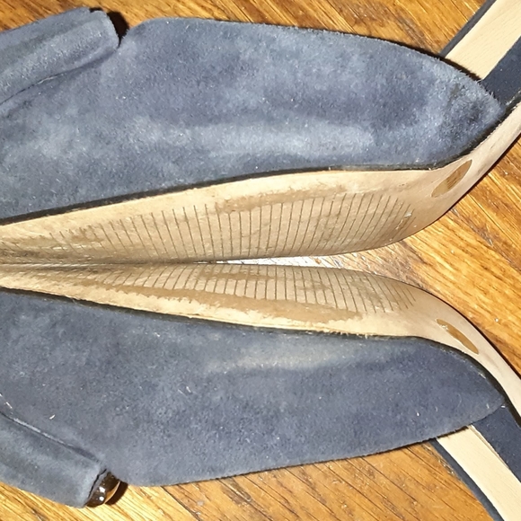 BCBGeneration 3 inch pumps size 9 - Picture 4 of 8